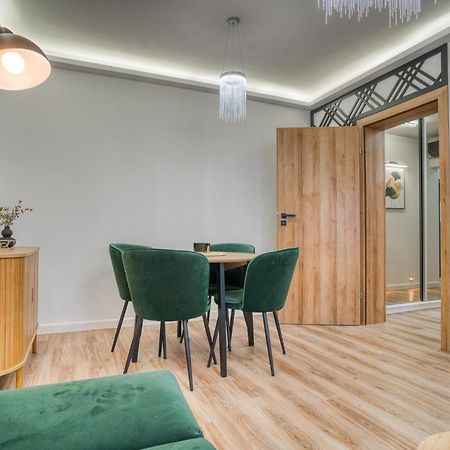 City Chic Retreat: Newly Renovated 1Br Apartment Bucharest Luaran gambar