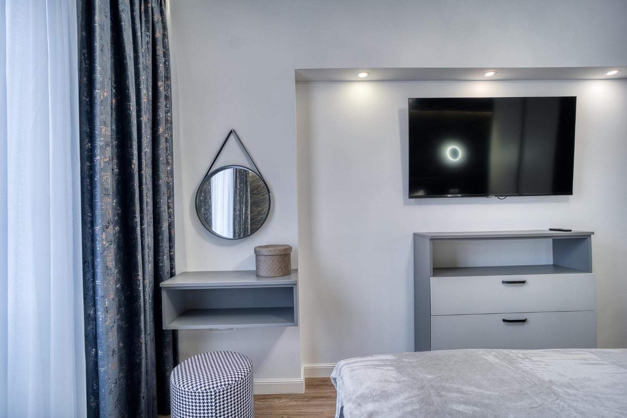 City Chic Retreat: Newly Renovated 1Br Apartment Bucharest Luaran gambar