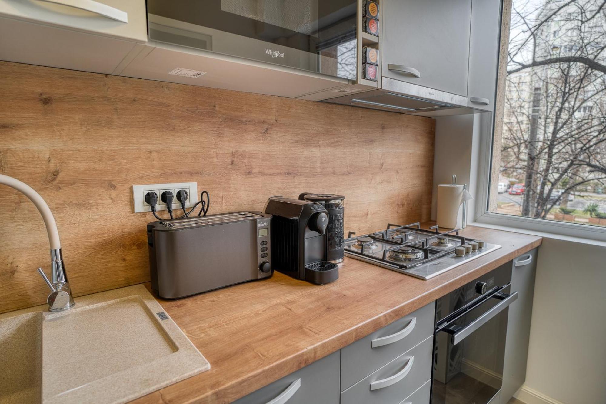 City Chic Retreat: Newly Renovated 1Br Apartment Bucharest Luaran gambar