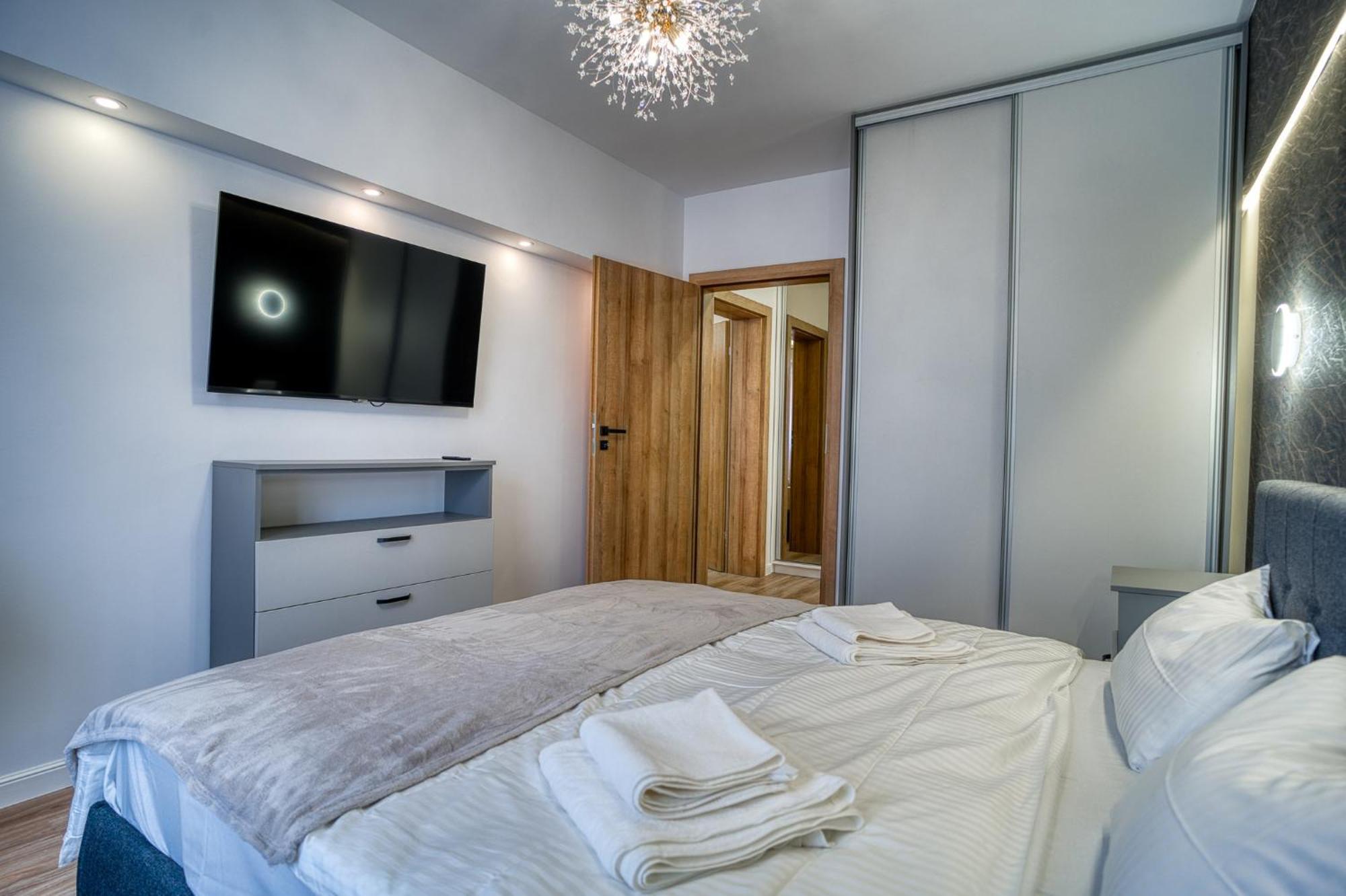 City Chic Retreat: Newly Renovated 1Br Apartment Bucharest Luaran gambar