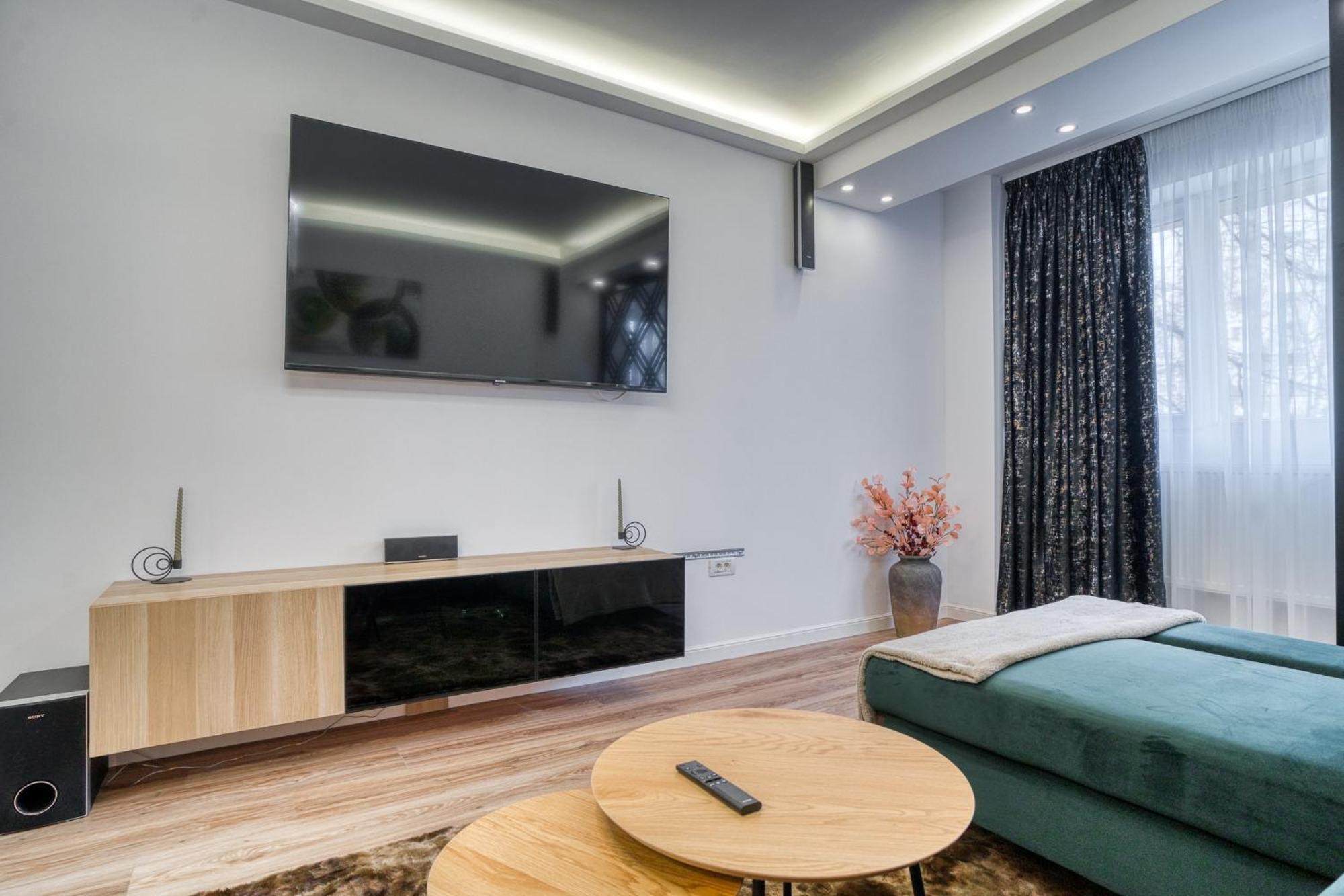 City Chic Retreat: Newly Renovated 1Br Apartment Bucharest Luaran gambar