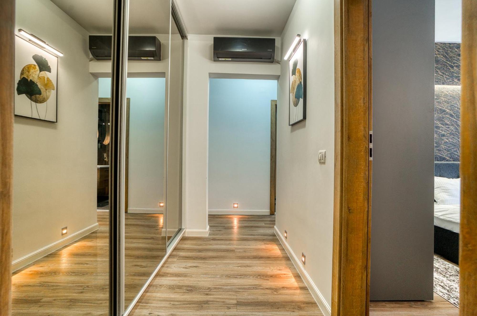 City Chic Retreat: Newly Renovated 1Br Apartment Bucharest Luaran gambar