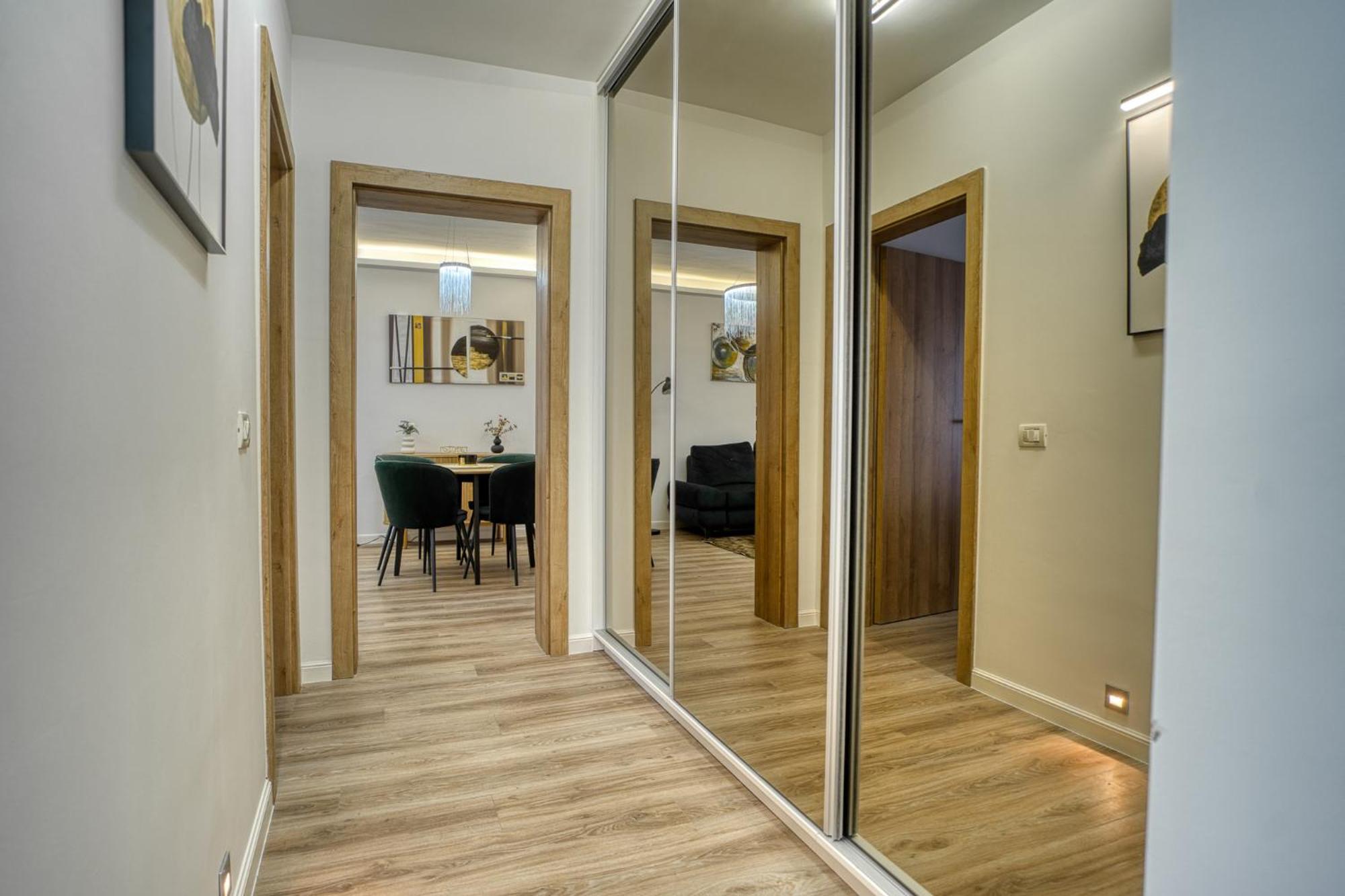 City Chic Retreat: Newly Renovated 1Br Apartment Bucharest Luaran gambar