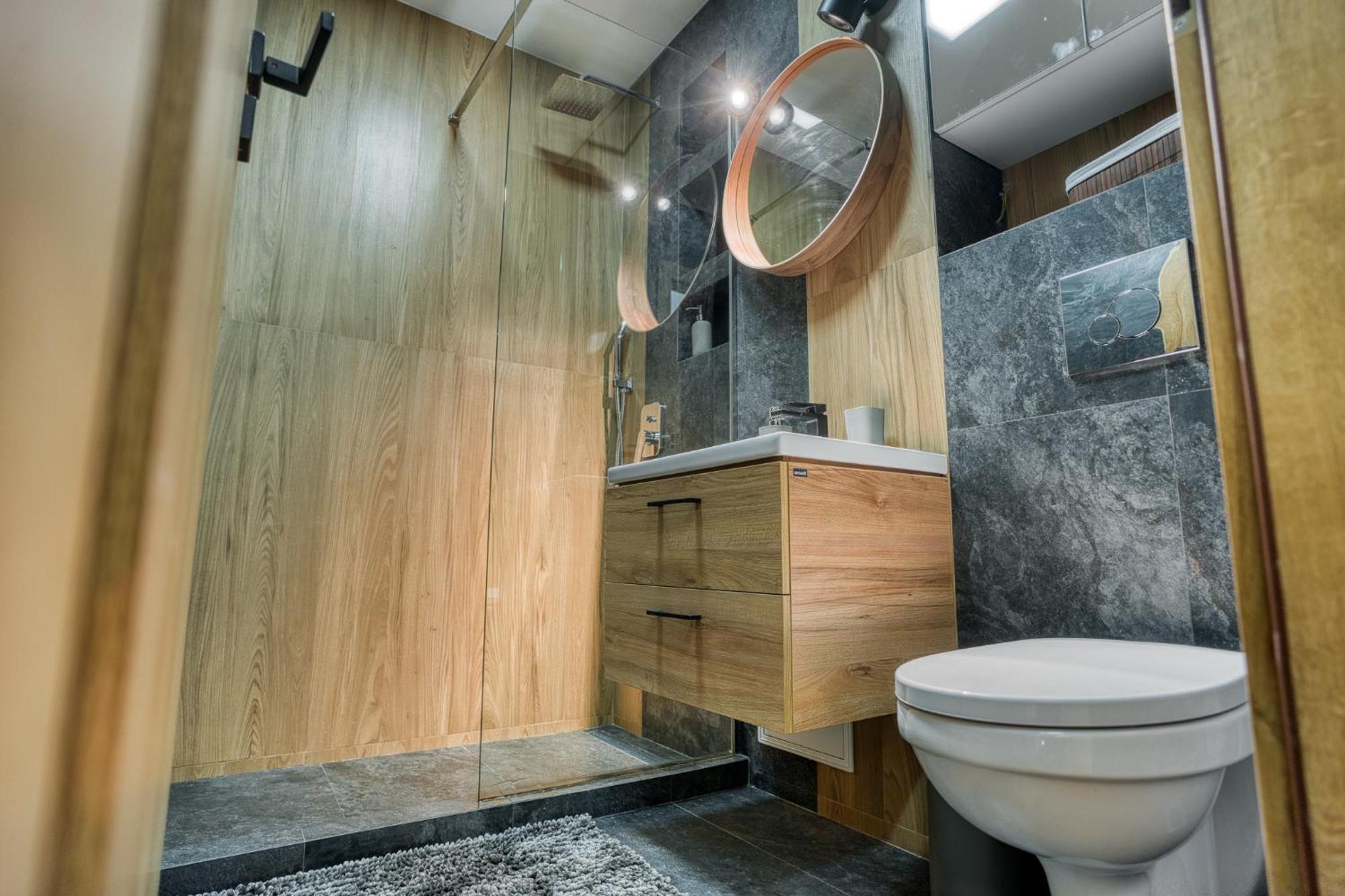 City Chic Retreat: Newly Renovated 1Br Apartment Bucharest Luaran gambar